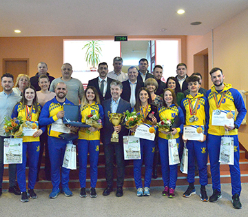 Premianții Brașovului la patinaj-viteză, aplaudați în ședința Consiliului Local