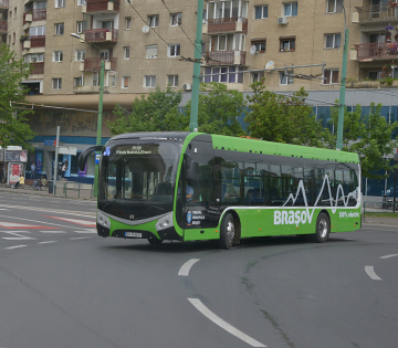 Primarul George Scripcaru a prezentat troleibuzele și autobuzele electrice care, începând de zilele următoare, vor circula în municipiul Brașov