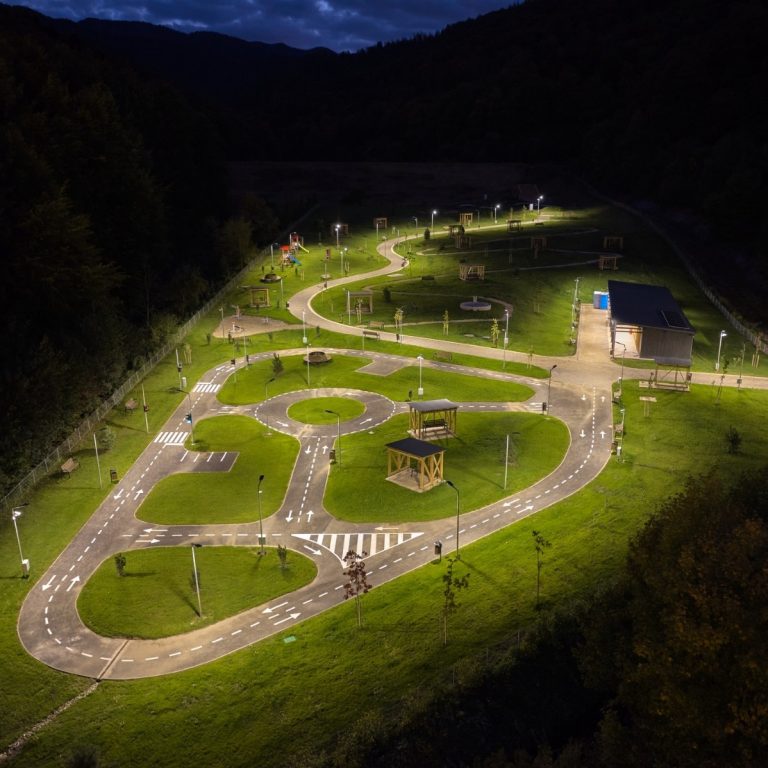 REALIZAREA UNUI SPAȚIU MULTIFUNCȚIONAL DE RECREERE ȘI SPORT