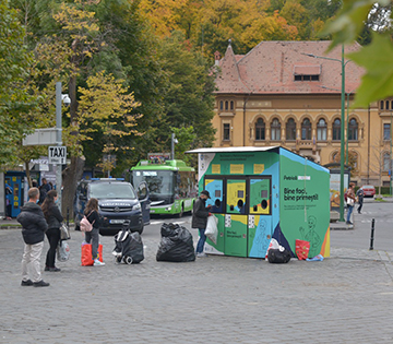 Din 15 octombrie, ,,PETrică” trece la biletele de transport electronice, în schimbul ambalajelor reciclabile. Tichetele eliberate de PETrică vor putea fi schimbate în titluri de călătorie, care vor fi încărcate pe cardul de transport RATBV