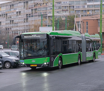Transportul în comun electric în Brașov = reducerea poluării cu 3.300 de tone de CO2, 75 de tone de oxizi de azot, 31 de tone de CO, 10 tone de hidrocarburi și 1,5 tone de praf. Cele 51 de troleibuze noi au ajuns astăzi la 2 milioane de km parcurși