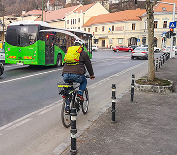 Brașovul, primul dintre orașele mari care are un masterplan velo. Obiectivul municipalității: o pistă de biciclete la maxim 250 de metri de casă sau de serviciu