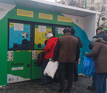 PETrică I „se mută” în Răcădău. Primul sistemul automat de colectare a PET-urilor, sticlelor și dozelor va funcționa, de săptămâna viitoare, la intersecția b-dului Valea Cetății cu str. Fragilor