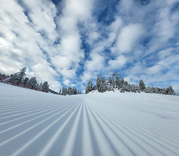 Vești bune pentru schiori și snowboarderi: se va putea schia și în vacanța de Paști. Sezonul de schi a fost prelungit până în 25 aprilie