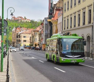 Transportul în comun electric în Brașov = reducerea poluării cu 6.400 de tone de CO<sub>2</sub>, 142 de tone de oxizi de azot, 60 de tone de CO, 19 tone de hidrocarburi și 3 tone de praf