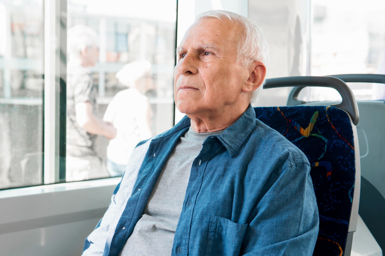 pensionar în autobuz