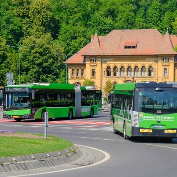Studenții din Brașov vor beneficia de abonamente gratuite pe mijloacele de transport în comun