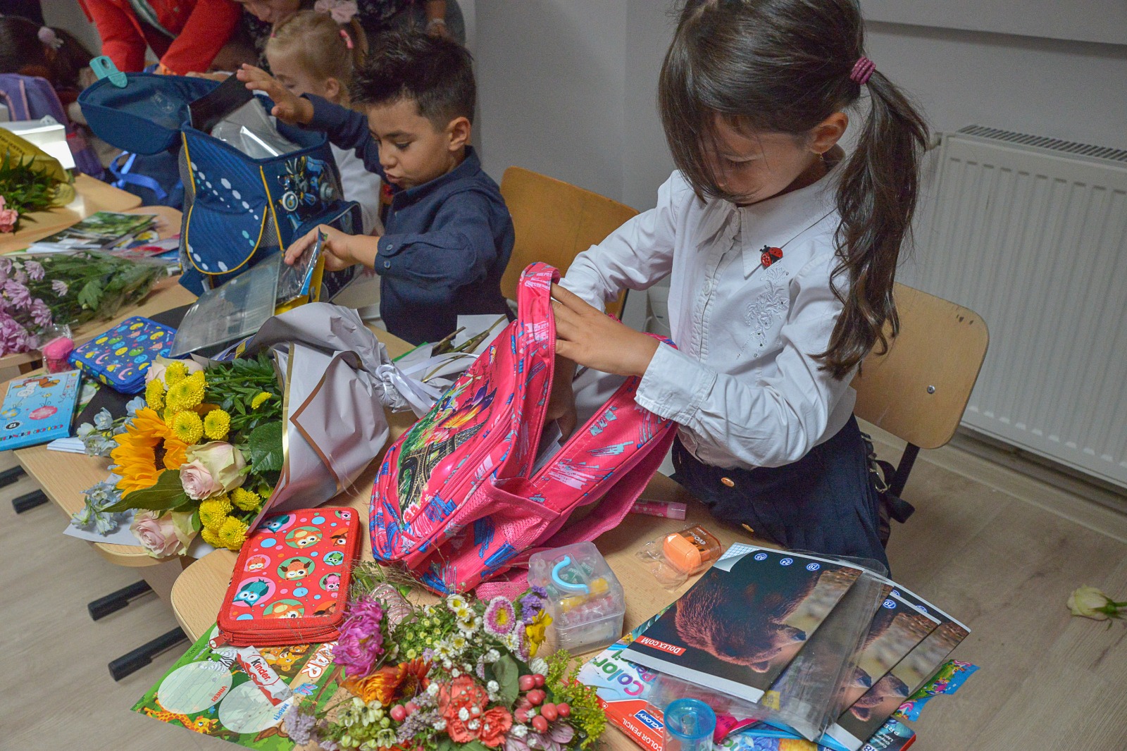 elevi în sala de clasă