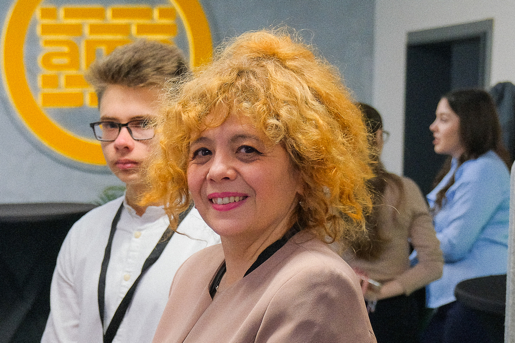 monica-laura-burns