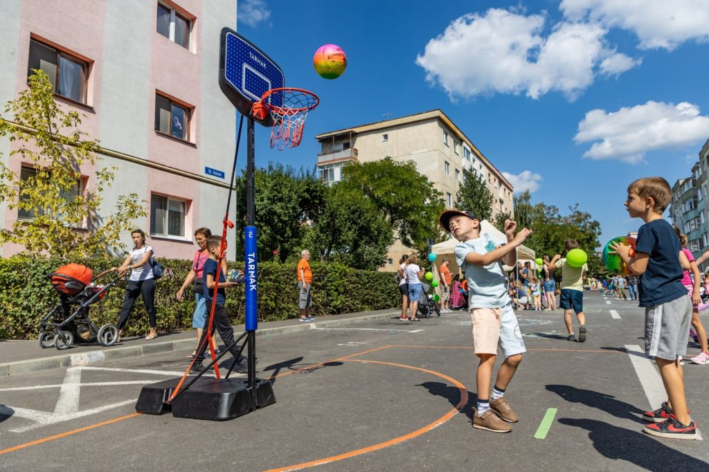 Activități pe strada Bobului