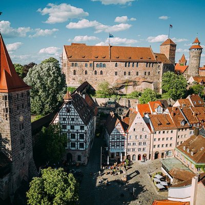 Opt tineri brașoveni, invitați să viziteze Nürnberg alături de tinerii din celelalte orașe înfrățite cu orașul german