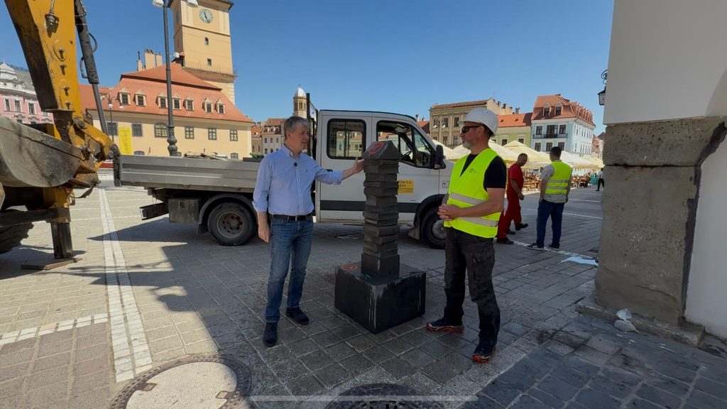 Amplasare bornă Via Transilvanica în Piața Sfatului
