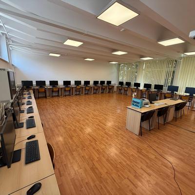 Noul_an_scolar_le_aduce_elevilor_brasoveni_cele_mai_moderne_dotari_si_echipamente_pentru_unitatile_de_invatamant