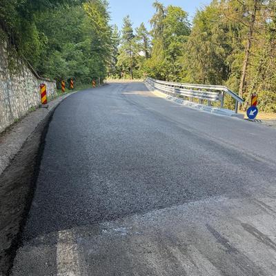 ,,Așa cum am promis, am finalizat consolidarea drumului spre Poiana Brașov și se circulă pe ambele sensuri”