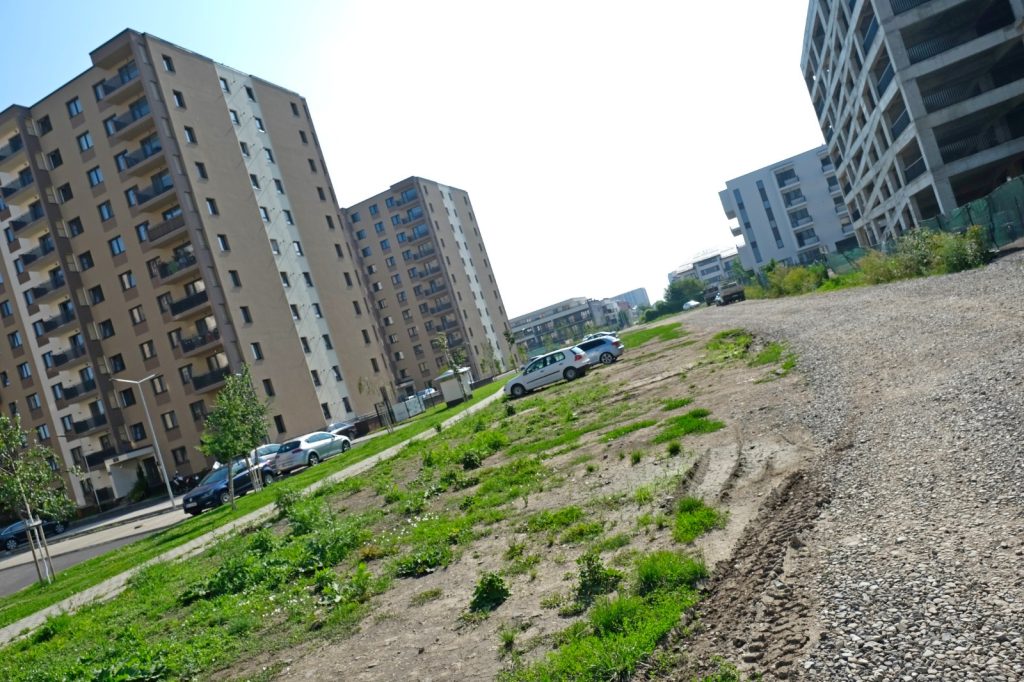 Tractorul - zonă fără străzi și trotuare