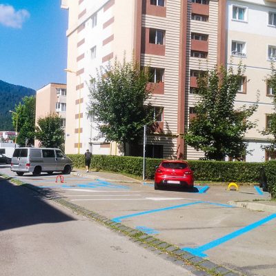 Reinchirierea_locurilor_de_parcare_rezidentiale_vecinilor,_o _,,afacere"_pentru_unii_brasoveni