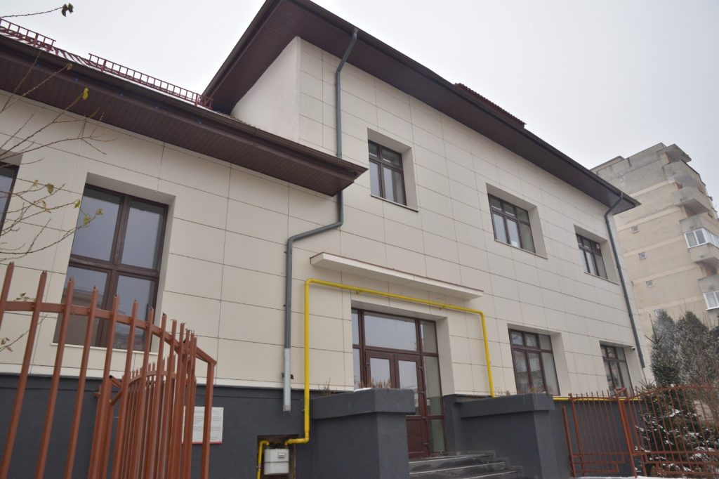 fatada liceul de informatica