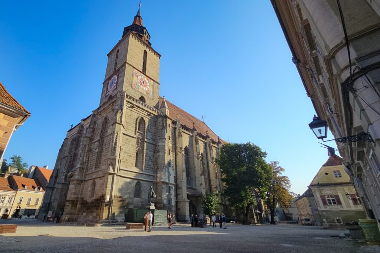 RESTAURAREA CURȚII BISERICII NEGRE