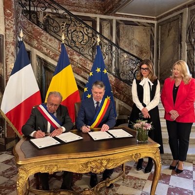 Primarul_George_Scripcaru_a_semnat,_la_Paris,_acordul_de_cooperare_dintre_Brasov_si_Nogent-sur-Marne