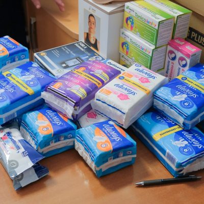 De astăzi, elevii de la Școala Gimnazială nr. 19 și Colegiul Național I. Meșotă sunt primii elevi care beneficiază gratuit de produse de igienă personală