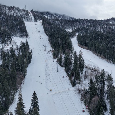 Schi în Poiana Brașov – Din acest weekend avem nocturnă pe pârtia Lupului inferior și se va schia pe Subteleferic