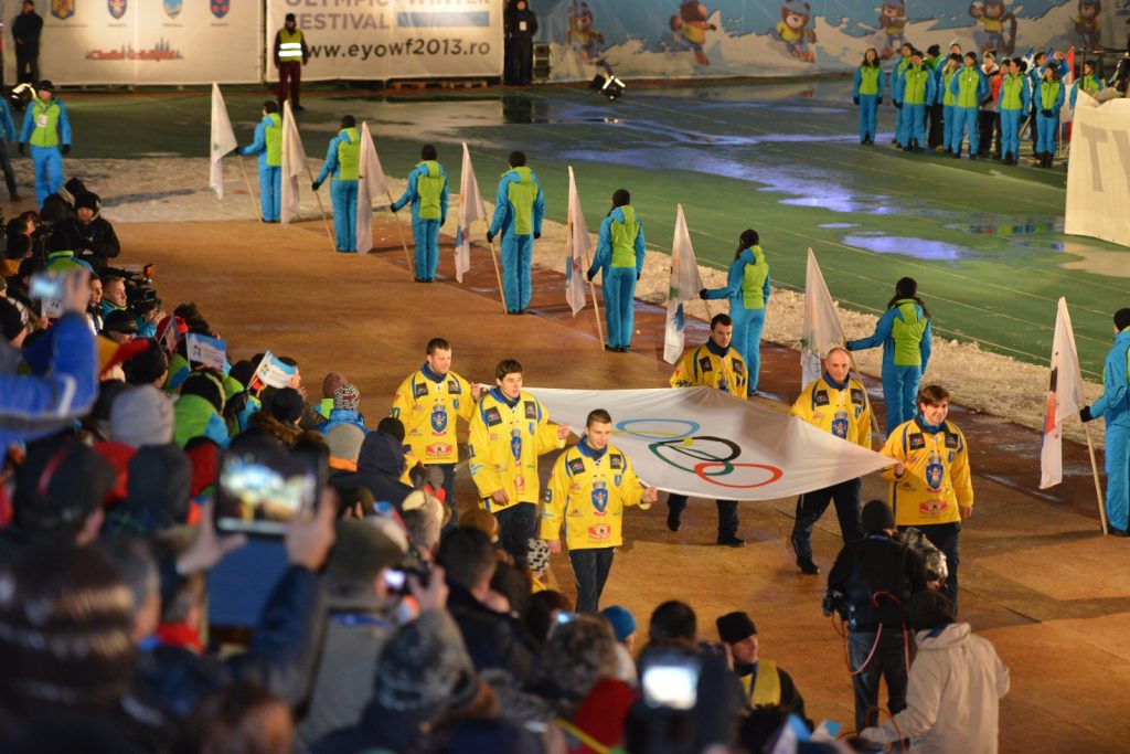 arhiva-FOTE2013_steagul-olimpic-la-ceremonia-de-deschidere
