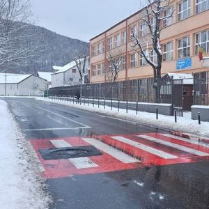 52 de utilaje de deszăpezire au acționat, în această noapte, în oraș și în Poiana Brașov