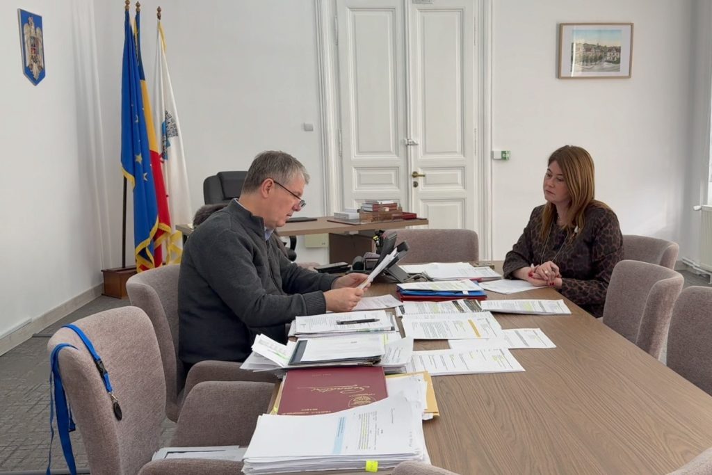 Primarul discută cu directorul Direcției Fiscale