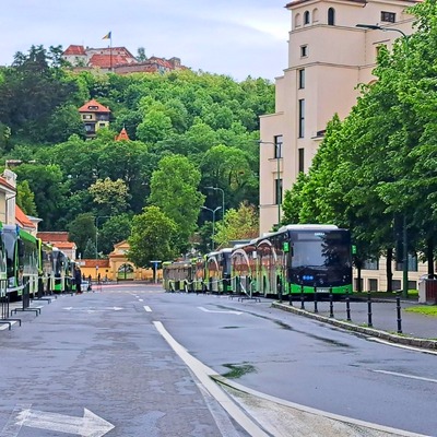 ,,Vrei să îi întâmpini pe Juni relaxat și cu bucurie? Vino cu transportul în comun!”
