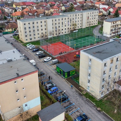 Brasovenii_din_cartierul_Florilor_isi_pot_lasa_bicicletele_in_noua_parcare_inaugurata_astazi