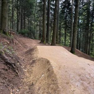Pregătim traseele de mountain biking din Postăvarul