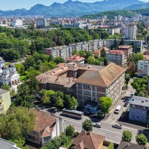 Parteneriat între Primăria Brașov, Spitalul Județean și Fundația Metropolis pentru îmbunătățirea condițiilor de tratament pentru pacienții oncologici