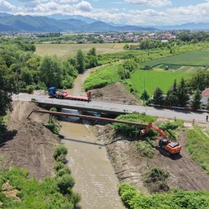 Au început lucrările de reabilitare a podului de peste Ghimbășel, pe str. Plugarilor