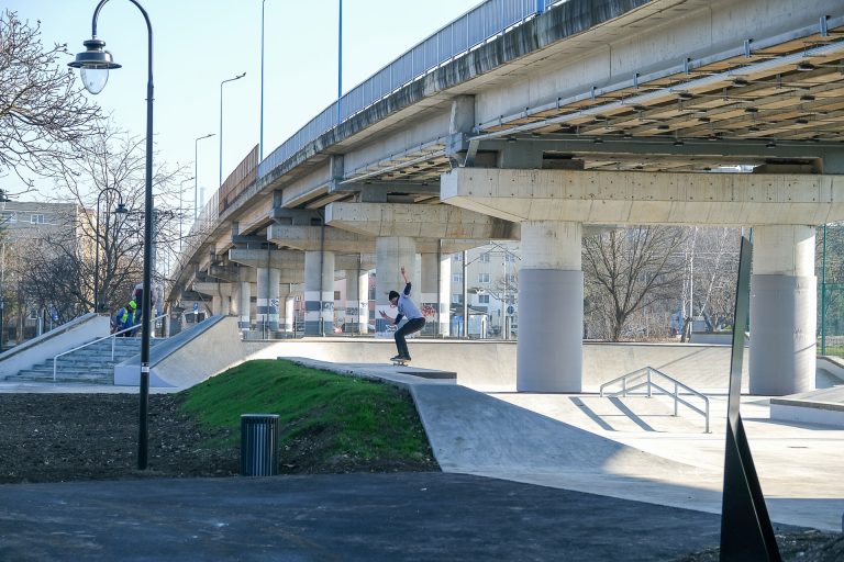 Amenajare Complex Sportiv Skateboard Park, Bmx Park, Roller Skate Park în Zona Pod Fartec, Brașov