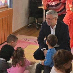 Lucian Patrașcu – „Primăria Brașov acordă 850 de lei lunar pentru fiecare copil care nu a obținut loc la creșă”